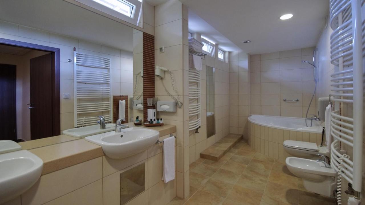 Wellness Hotel Gyula Ngoại thất bức ảnh