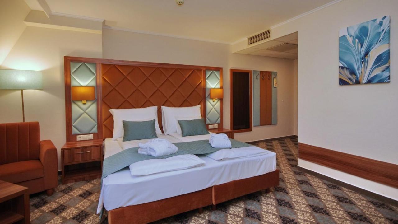 Wellness Hotel Gyula Ngoại thất bức ảnh
