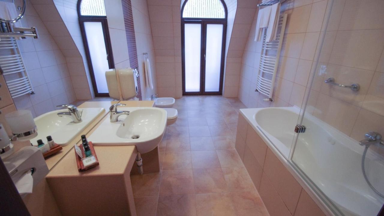 Wellness Hotel Gyula Ngoại thất bức ảnh