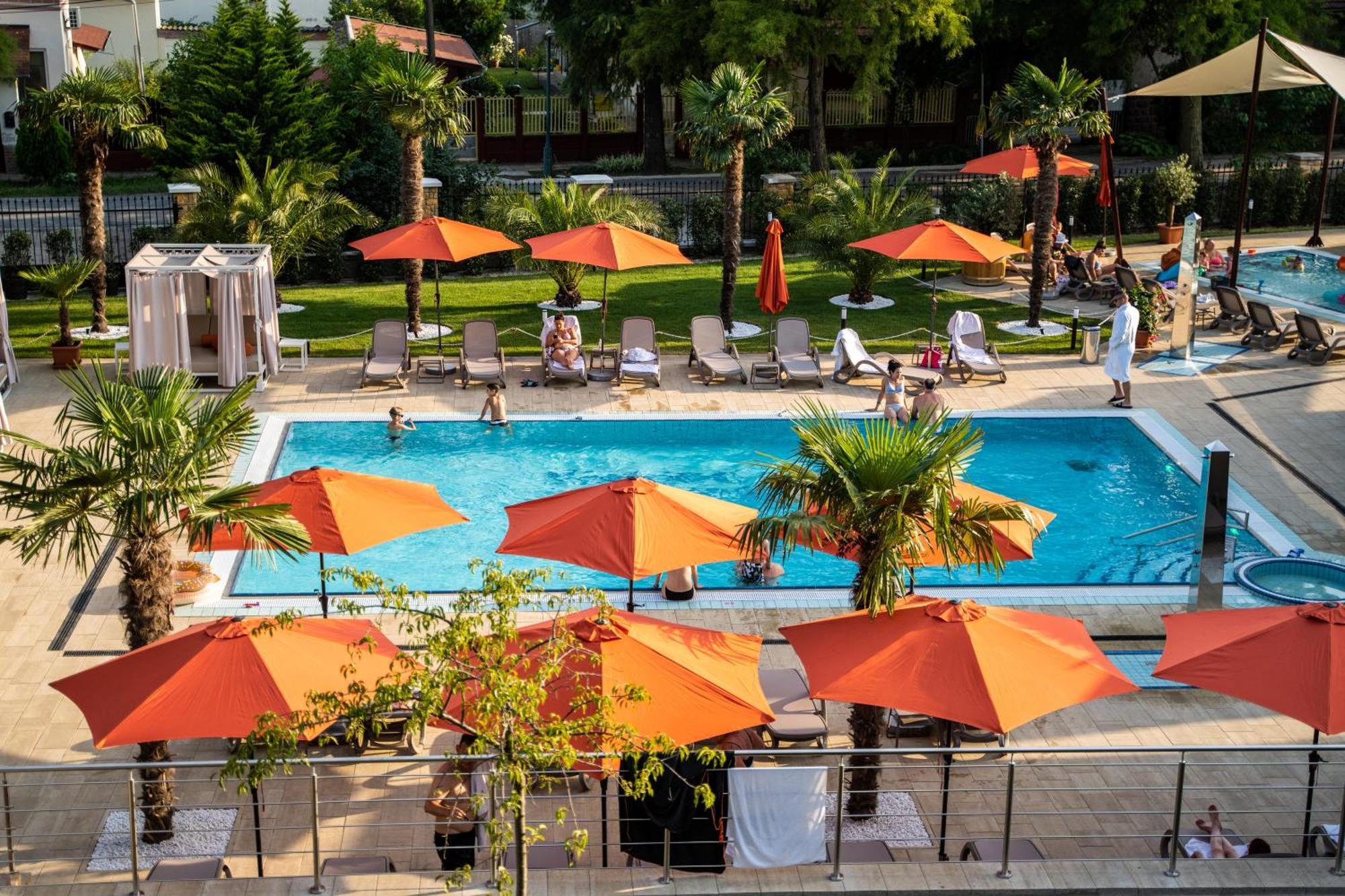 Wellness Hotel Gyula Ngoại thất bức ảnh