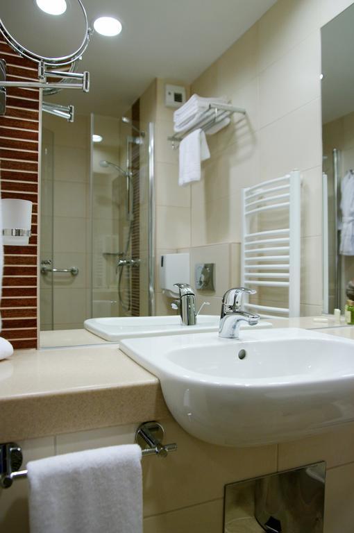 Wellness Hotel Gyula Phòng bức ảnh